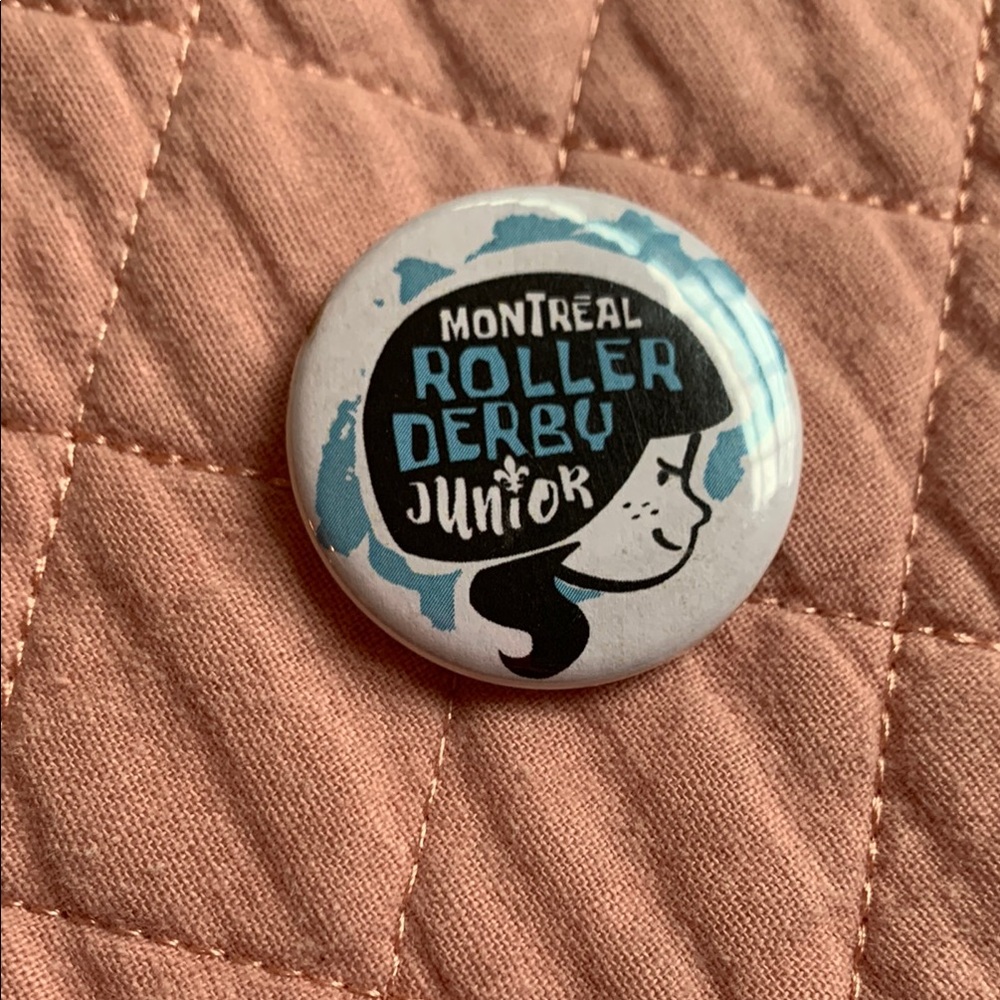 VINTAGE - Montreal Roller Derby Junior Button Pin-back button 2,6"
